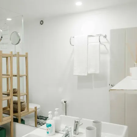 Duplex With Terrace In Principe Real アパート リスボン