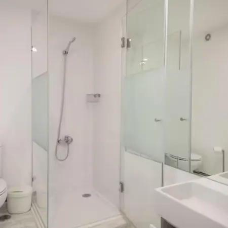 Principe Real Duplex With Terrace By Local 아파트 *