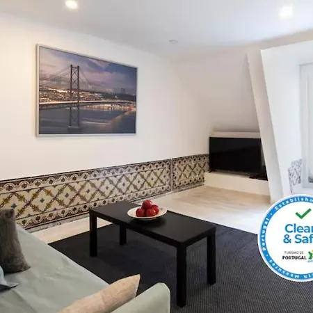 Principe Real Duplex With Terrace By Local 아파트 *