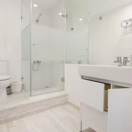 Principe Real Duplex With Terrace By Local * 리스본